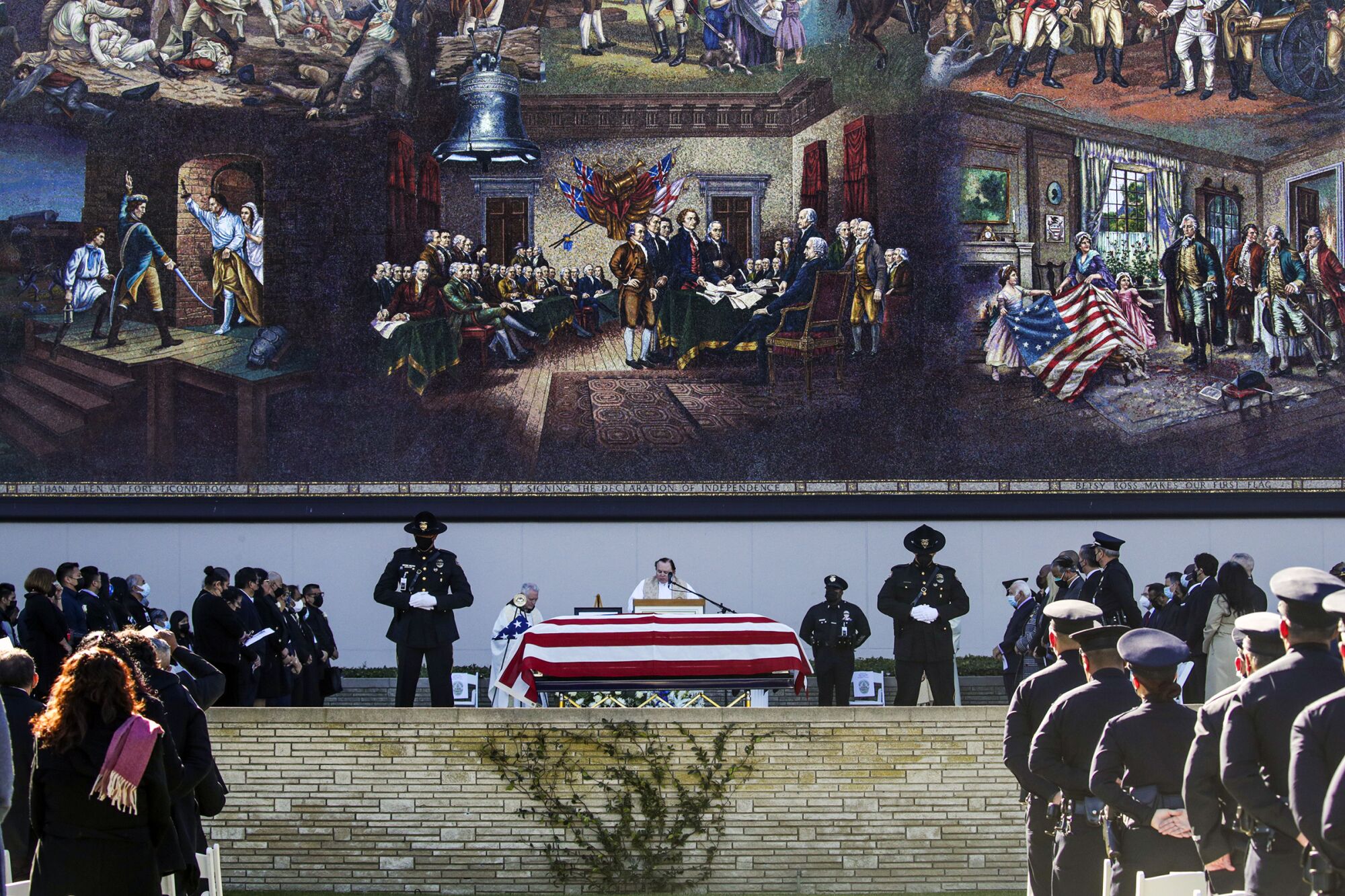 Photos: Hundreds gather to honor LAPD officer fatally shot in ...